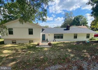 2 PAWNEE DR, Fredericksburg, VA 22401