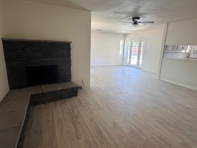 435 S Armstrong, Fresno, CA 93727