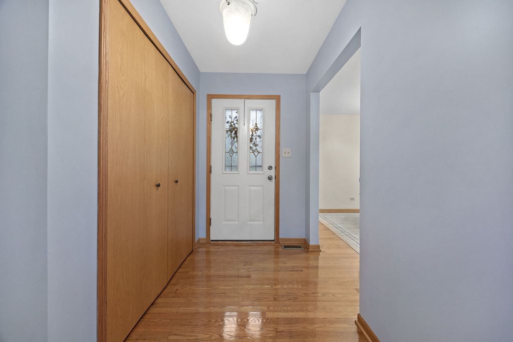 2012 Clover Lane 2012, Woodridge, IL 60517 — photo 2