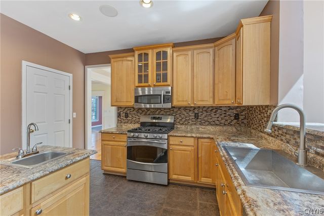 7638 Haylage Circle, Lysander, NY 13027