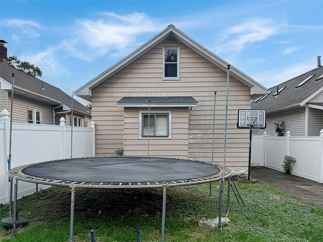 3211 ELMWOOD Avenue, Erie, PA 16508