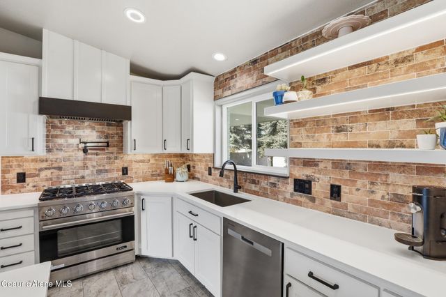 1525 W Miles AVE, Hayden, ID 83835