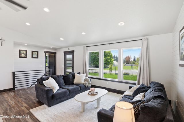 1525 W Miles AVE, Hayden, ID 83835