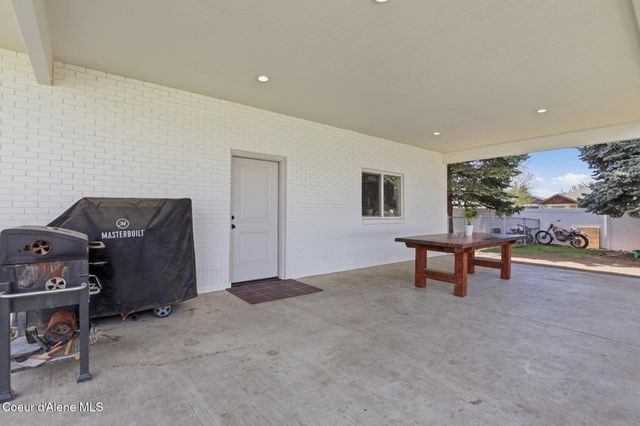 1525 W Miles AVE, Hayden, ID 83835