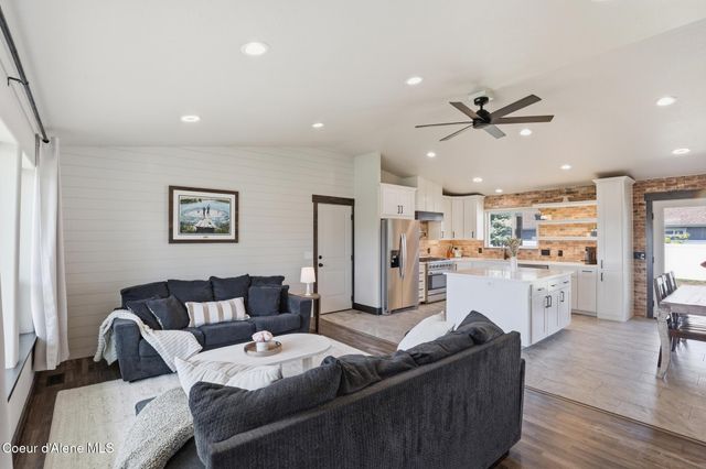1525 W Miles AVE, Hayden, ID 83835