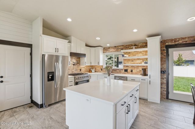 1525 W Miles AVE, Hayden, ID 83835