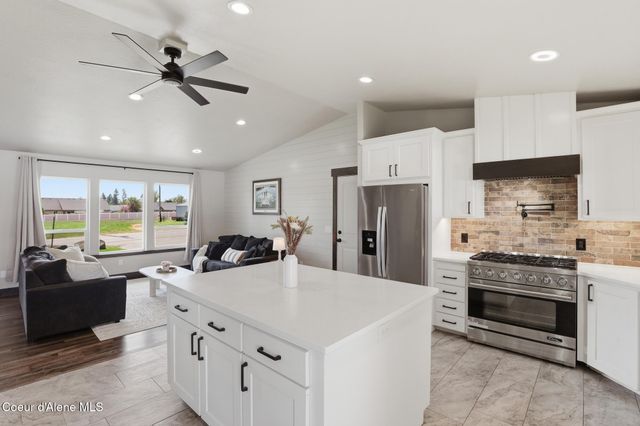 1525 W Miles AVE, Hayden, ID 83835