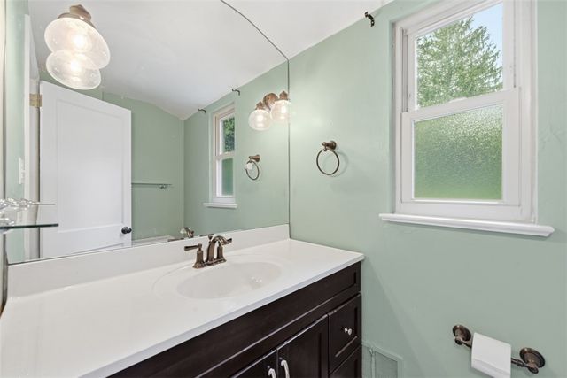 131 Manor Rd, Pine Twp, PA 15090