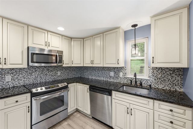 131 Manor Rd, Pine Twp, PA 15090