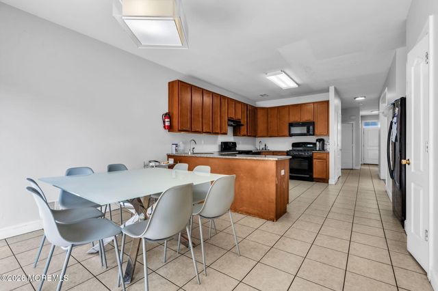 14 Natures Way, Lakewood, NJ 08701