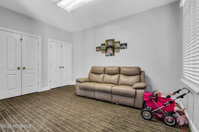 14 Natures Way, Lakewood, NJ 08701