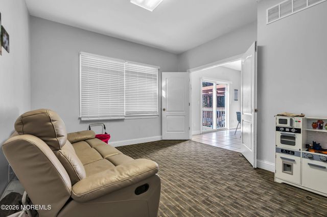 14 Natures Way, Lakewood, NJ 08701