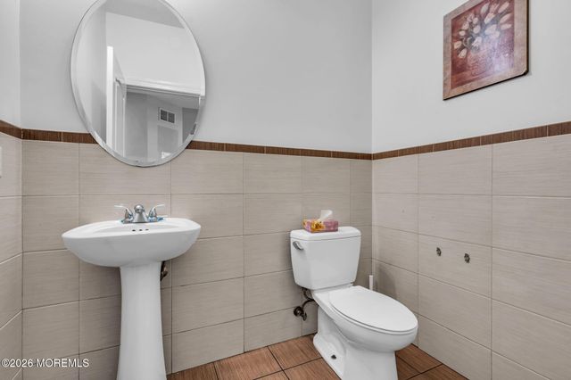 14 Natures Way, Lakewood, NJ 08701