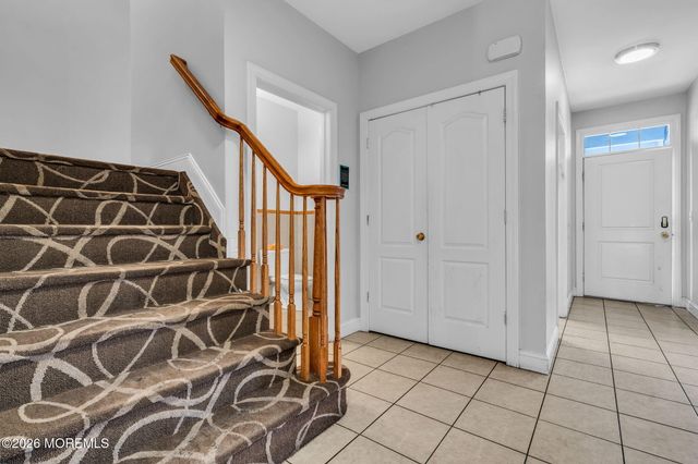 14 Natures Way, Lakewood, NJ 08701