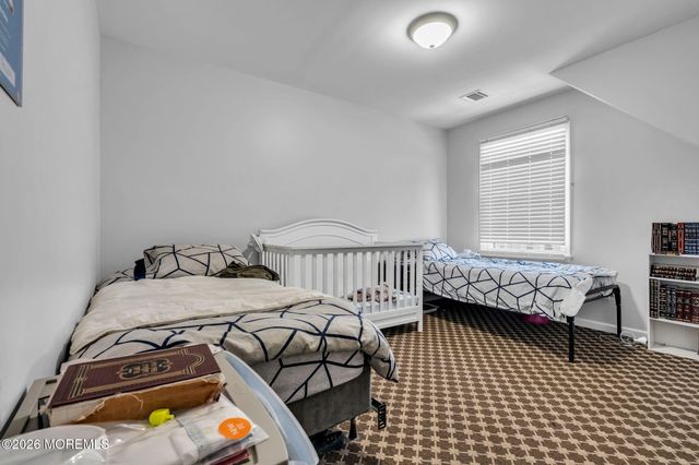 14 Natures Way, Lakewood, NJ 08701