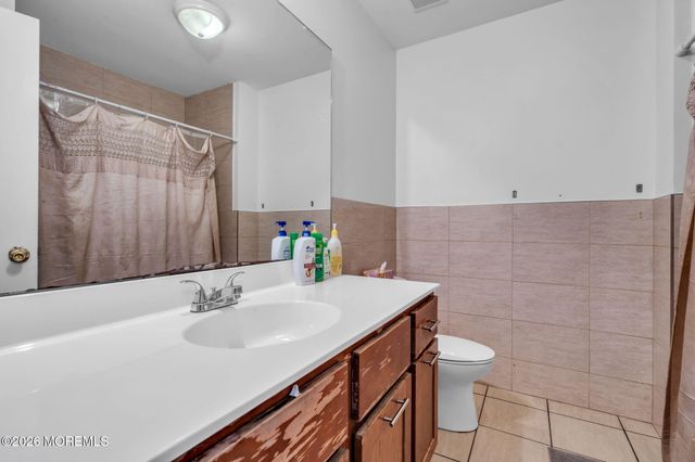 14 Natures Way, Lakewood, NJ 08701