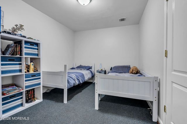 14 Natures Way, Lakewood, NJ 08701