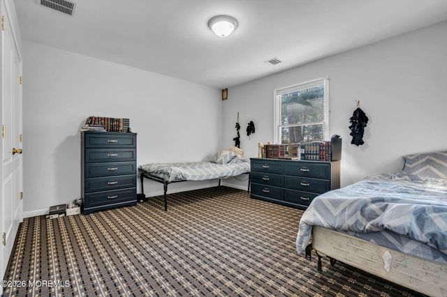 14 Natures Way, Lakewood, NJ 08701