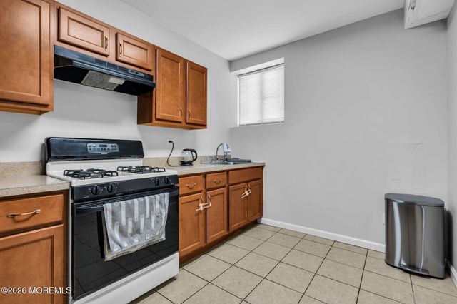 14 Natures Way, Lakewood, NJ 08701