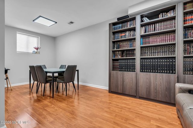 14 Natures Way, Lakewood, NJ 08701