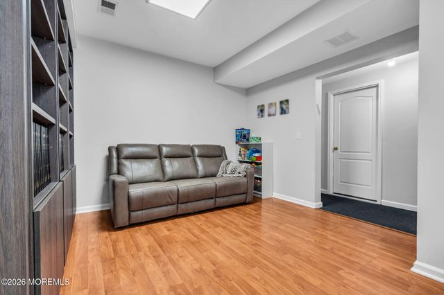 14 Natures Way, Lakewood, NJ 08701