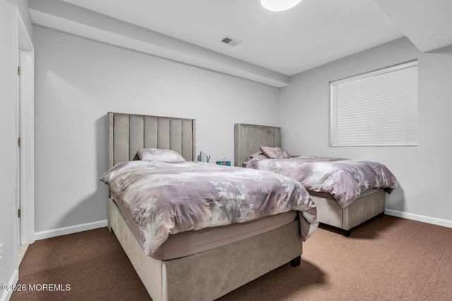 14 Natures Way, Lakewood, NJ 08701