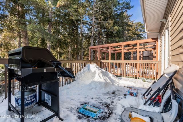 14 Natures Way, Lakewood, NJ 08701