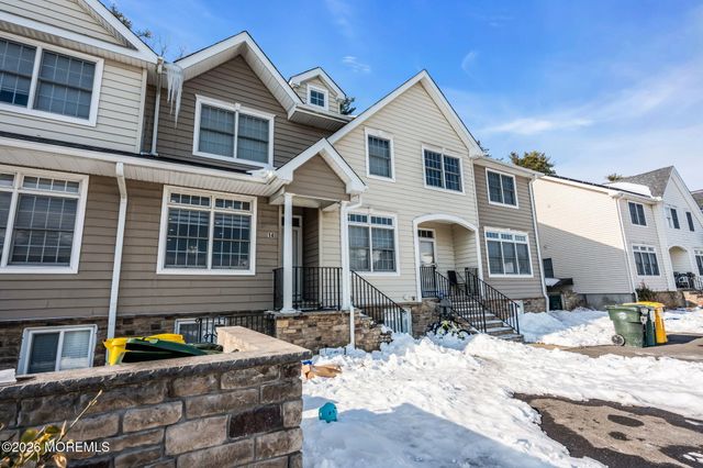 14 Natures Way, Lakewood, NJ 08701