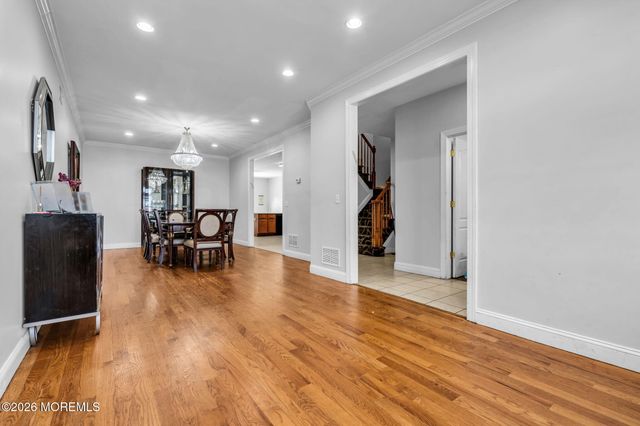 14 Natures Way, Lakewood, NJ 08701