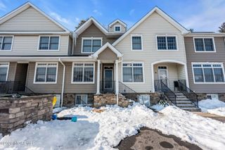 14 Natures Way, Lakewood, NJ 08701