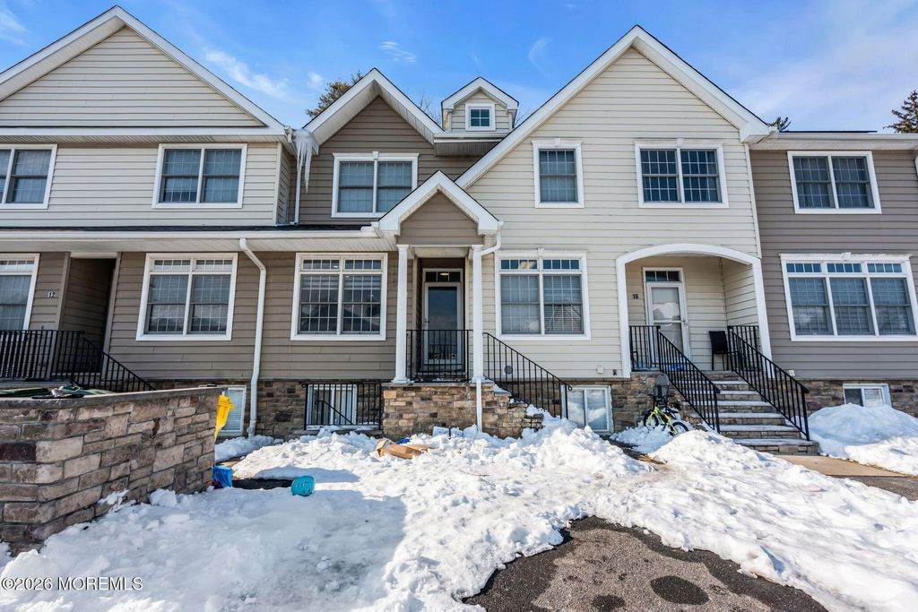 14 Natures Way, Lakewood, NJ 08701