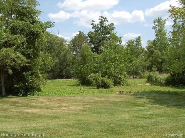 5299 Highland Road 202, Waterford Charter Township, MI 48327