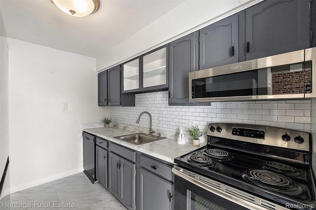 5299 Highland Road 202, Waterford Charter Township, MI 48327