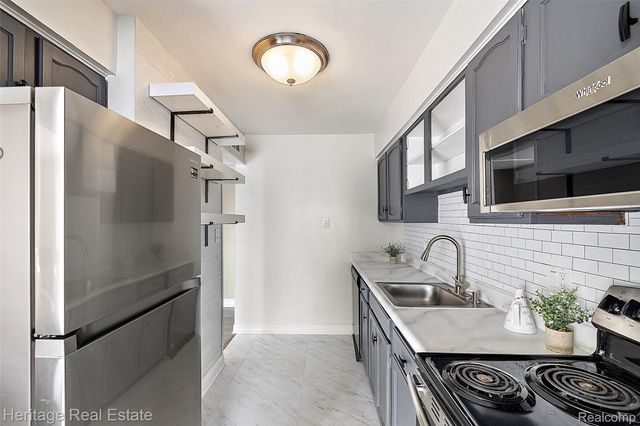 5299 Highland Road 202, Waterford Charter Township, MI 48327