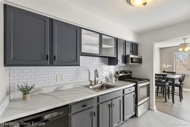 5299 Highland Road 202, Waterford Charter Township, MI 48327