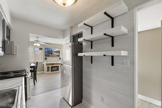 5299 Highland Road 202, Waterford Charter Township, MI 48327