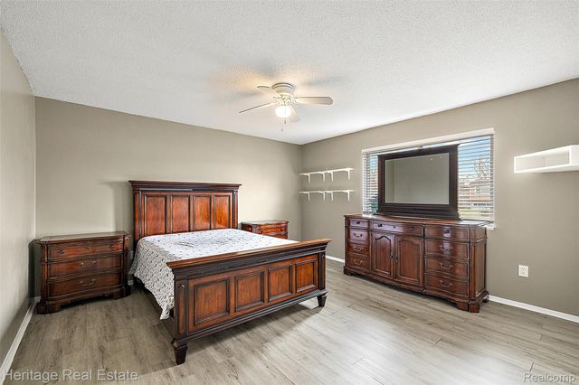 5299 Highland Road 202, Waterford Charter Township, MI 48327