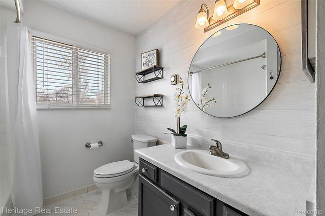 5299 Highland Road 202, Waterford Charter Township, MI 48327