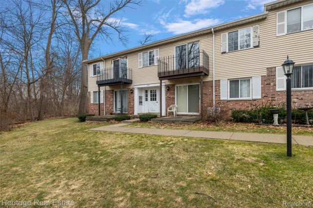 5299 Highland Road 202, Waterford Charter Township, MI 48327