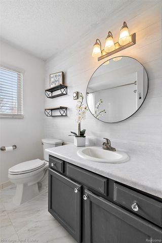 5299 Highland Road 202, Waterford Charter Township, MI 48327