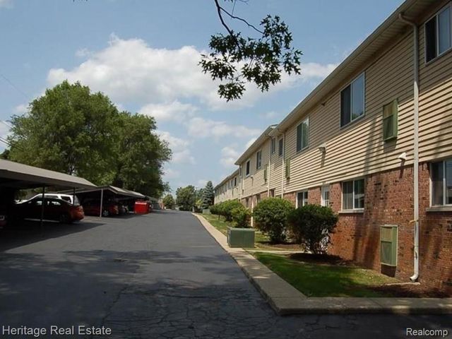 5299 Highland Road 202, Waterford Charter Township, MI 48327