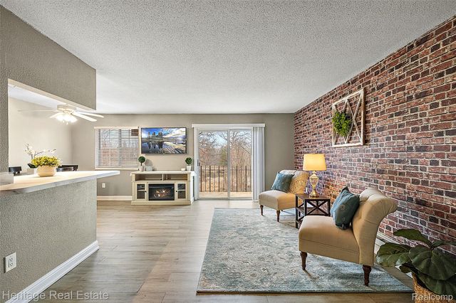 5299 Highland Road 202, Waterford Charter Township, MI 48327