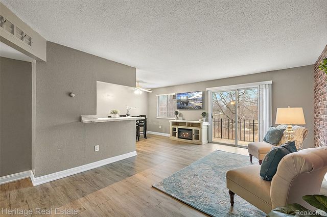 5299 Highland Road 202, Waterford Charter Township, MI 48327