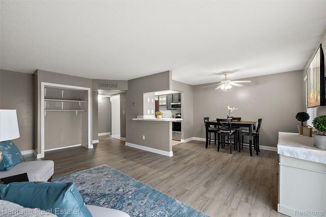 5299 Highland Road 202, Waterford Charter Township, MI 48327