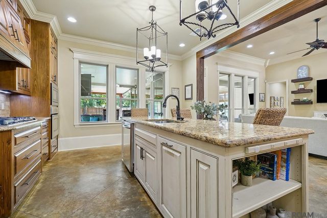 20718 Madison Ave, Livingston, LA 70754