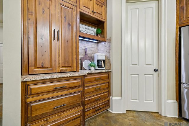 20718 Madison Ave, Livingston, LA 70754