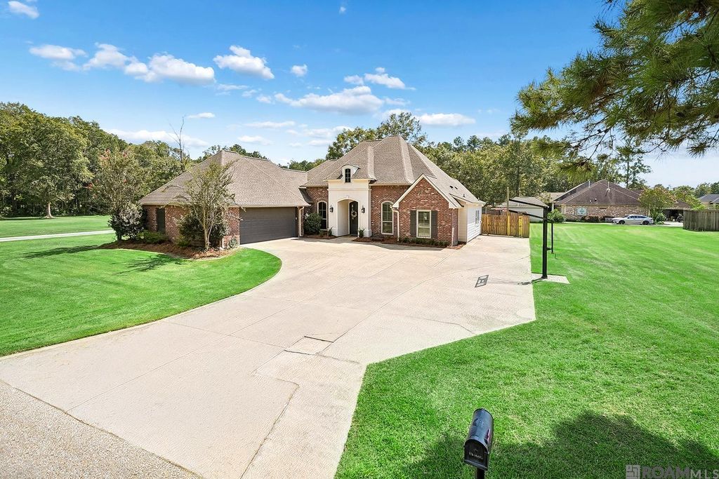 20718 Madison Ave, Livingston, LA 70754