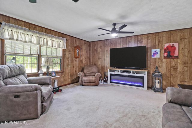 220 Old Gatewood Ford Rd, Jamestown, TN 38556