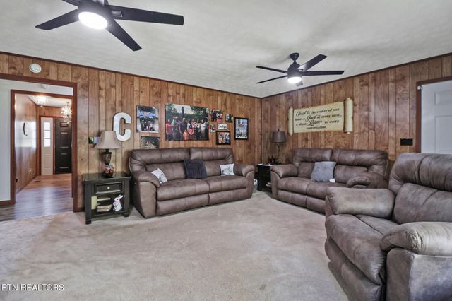 220 Old Gatewood Ford Rd, Jamestown, TN 38556