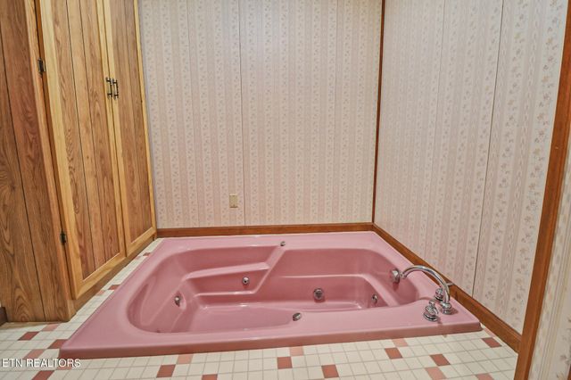 220 Old Gatewood Ford Rd, Jamestown, TN 38556